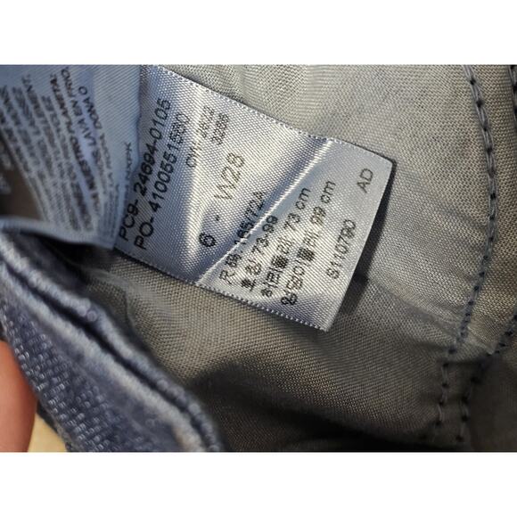 Levis Jeans Womens 6 Blue Capri Mid Rise Rolled Cuff Medium Wash Stretch Denim - Picture 6 of 10